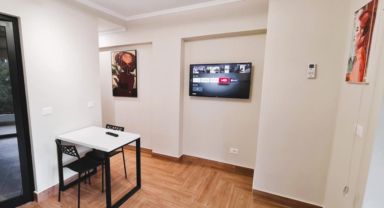 2V1 - Center Apartment 1 Tiranë Ngoại thất bức ảnh